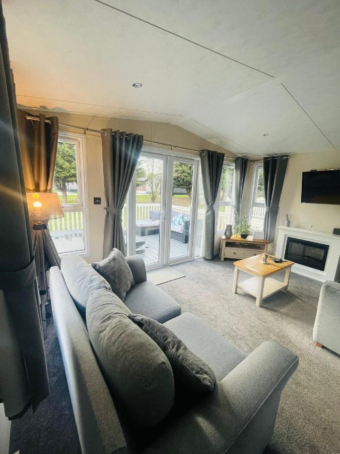 Buttermere Lodge With Hot Tub Barmby on the Moor 외부 사진