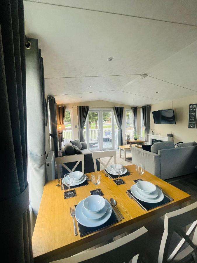 Buttermere Lodge With Hot Tub Barmby on the Moor 외부 사진